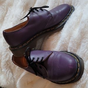 Doc Martens Size 5 (fit US size 7) lug soled dark purple oxfords